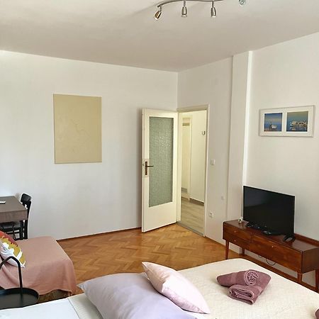 Apartment Nino In Pula Exterior photo